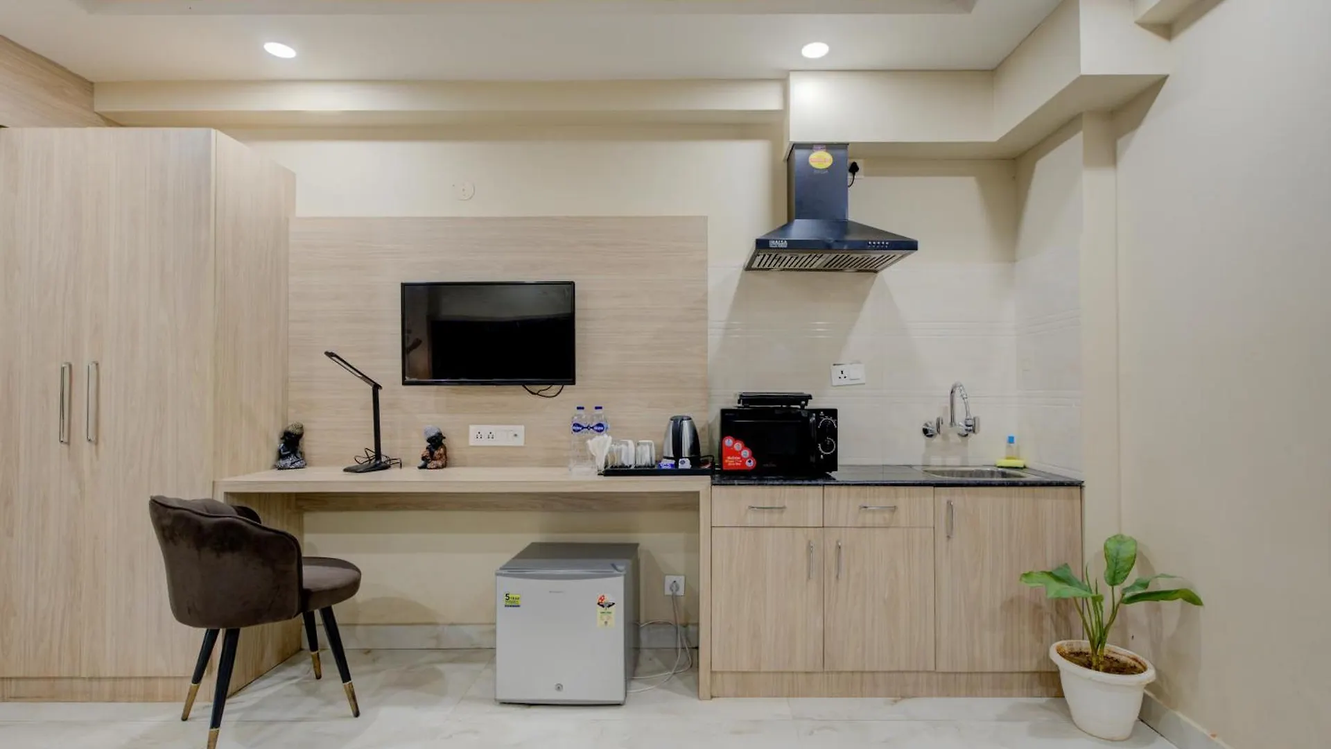 The Paras Studio Serviced Apartments Γκουργκάον