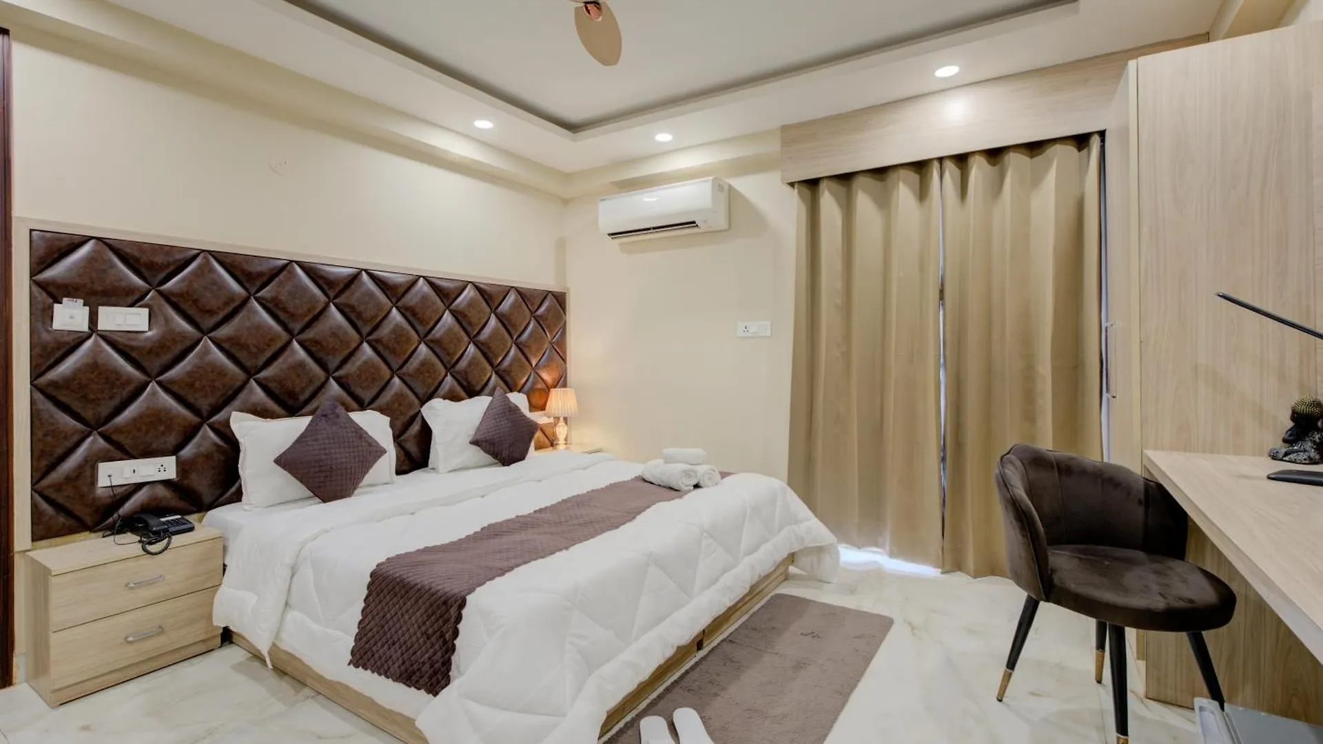 The Paras Studio Serviced Apartments Γκουργκάον 0*,