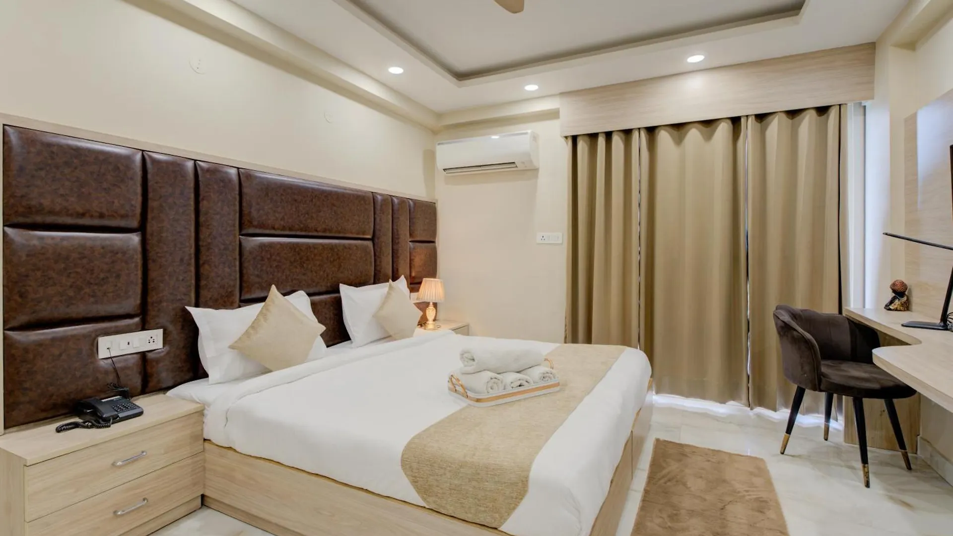 The Paras Studio Serviced Apartments Γκουργκάον