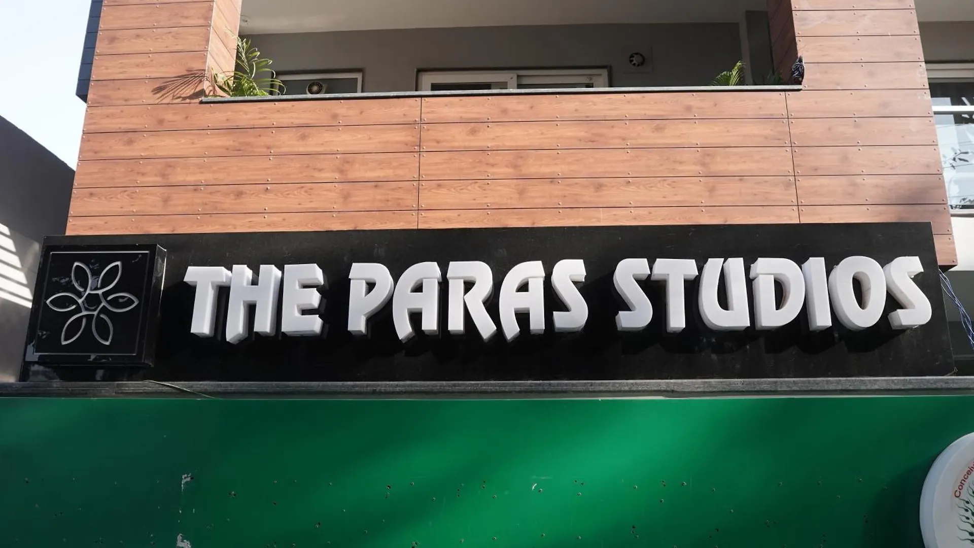 The Paras Studio Serviced Apartments Γκουργκάον 0*,  Ινδία