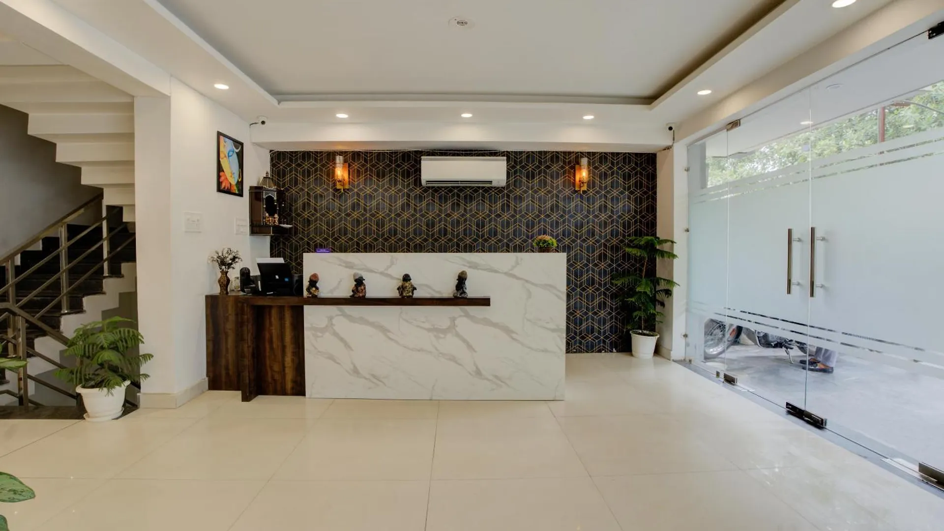 The Paras Studio Serviced Apartments Γκουργκάον