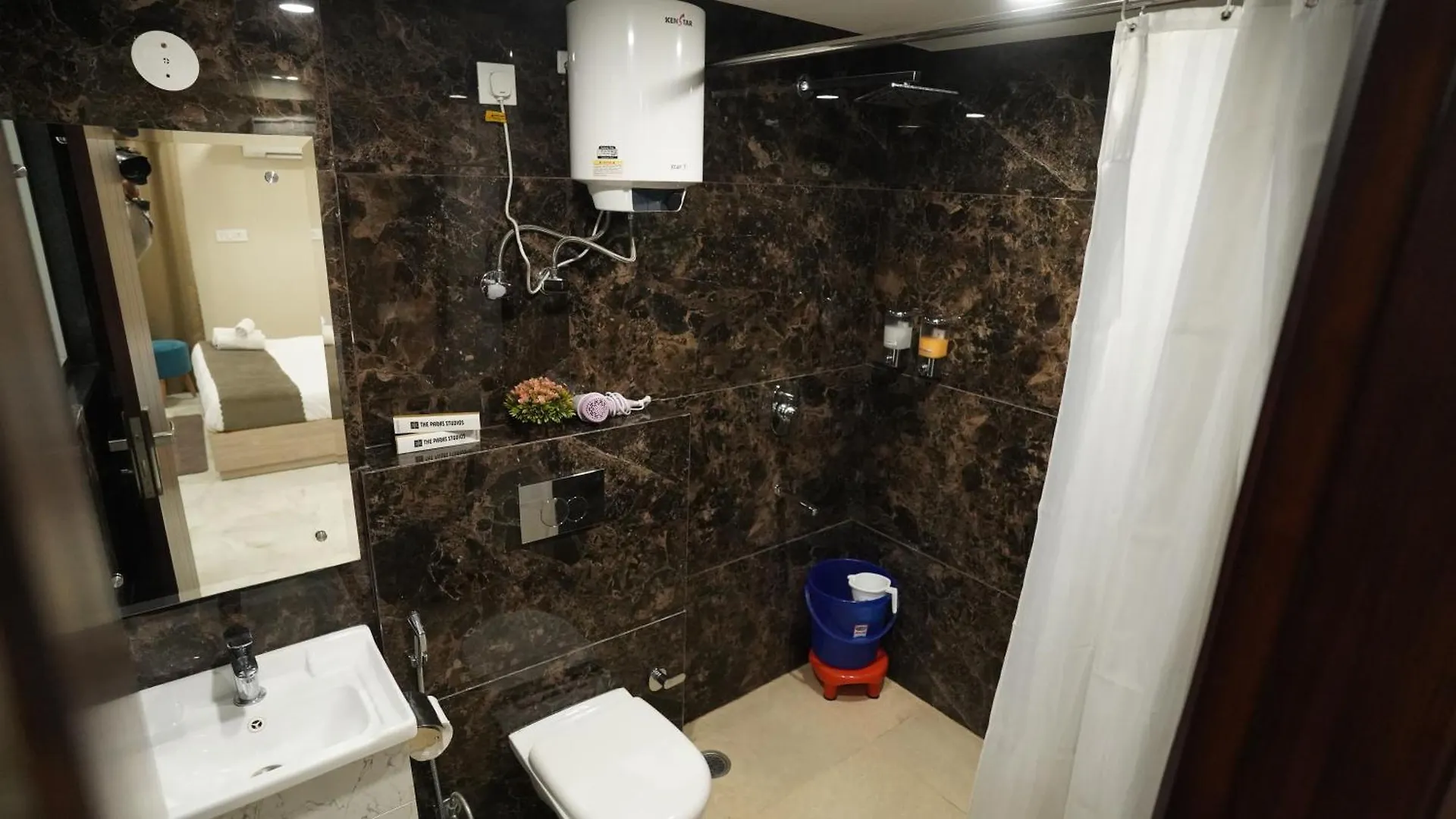 The Paras Studio Serviced Apartments Γκουργκάον