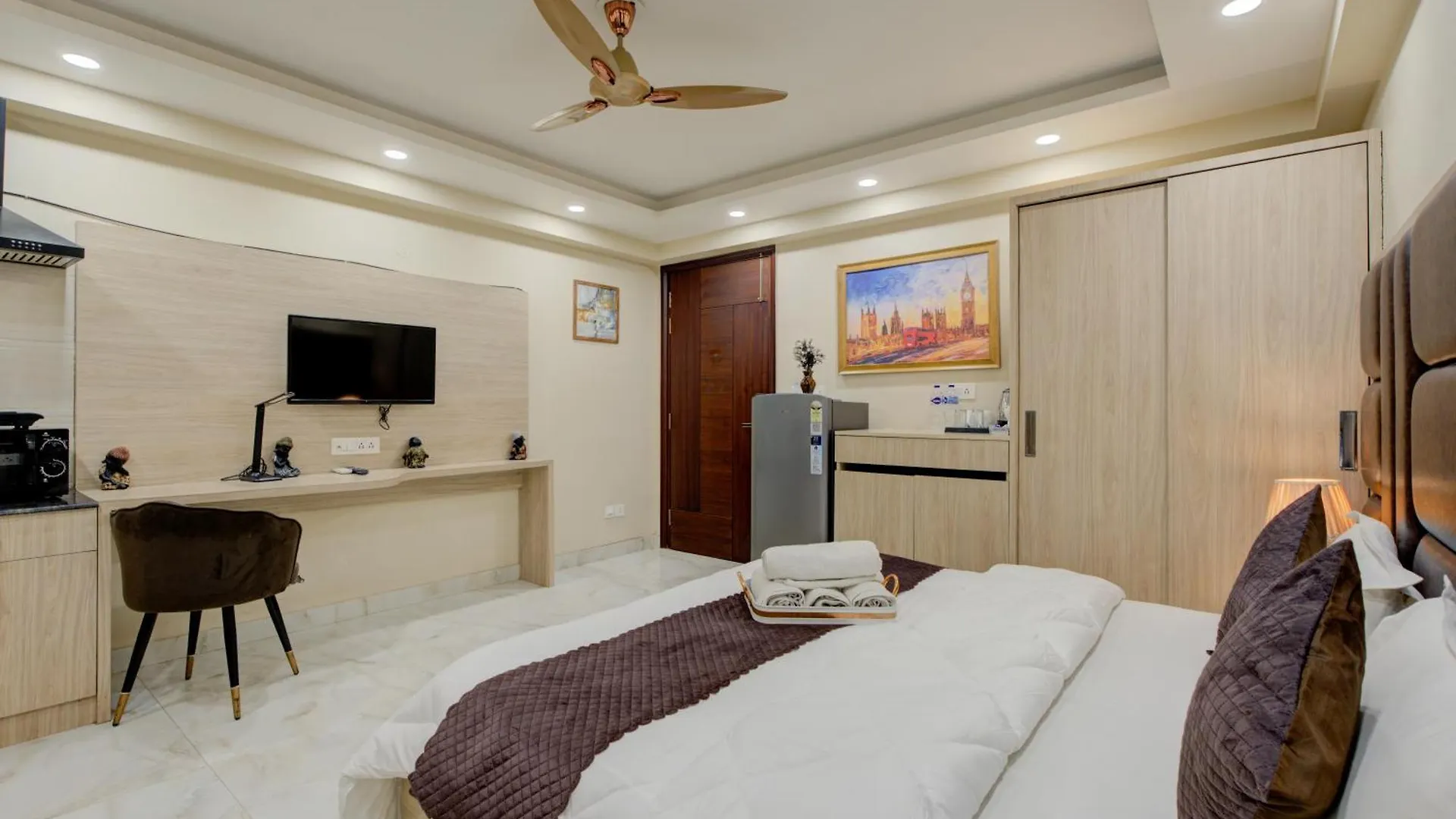 The Paras Studio Serviced Apartments Γκουργκάον