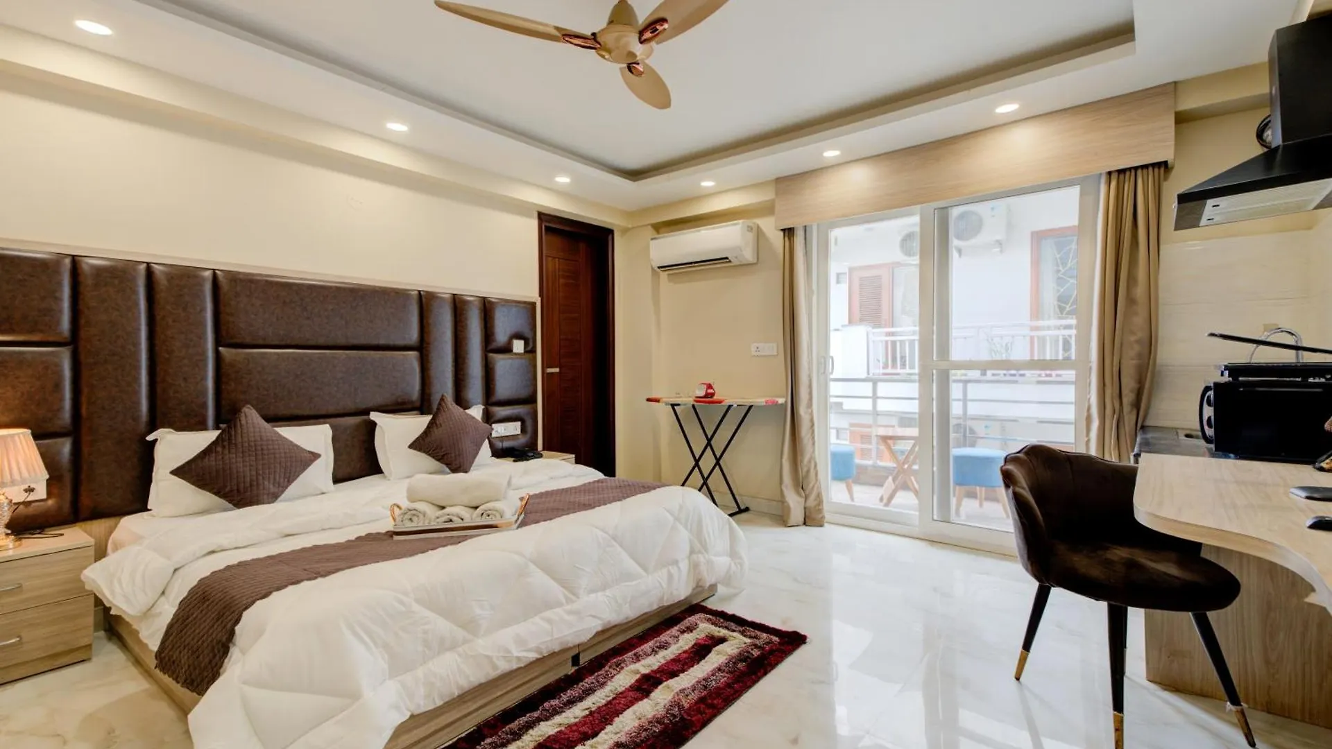 The Paras Studio Serviced Apartments Γκουργκάον 0*,  Ινδία